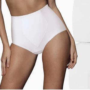 Bali 2 Pack Light Control Smoothing Cottony Briefs Style# 8037 Size M NWT